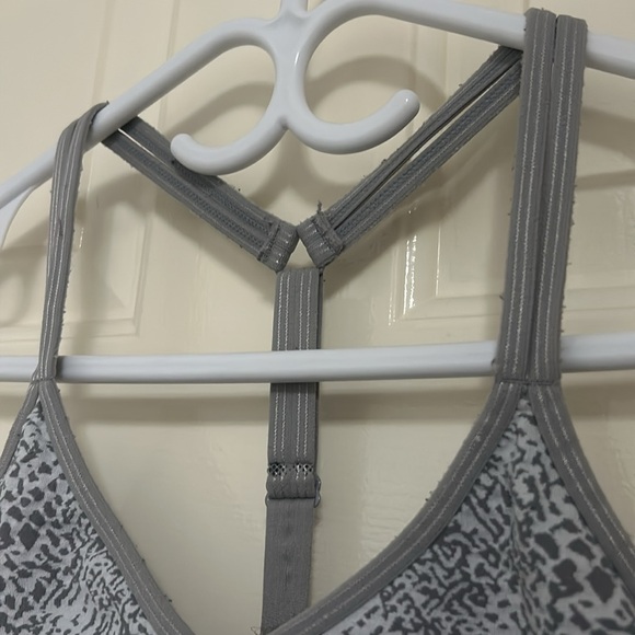 🤩 3 FOR $25 🤩 Reebok Sports Bra - Picture 3 of 4